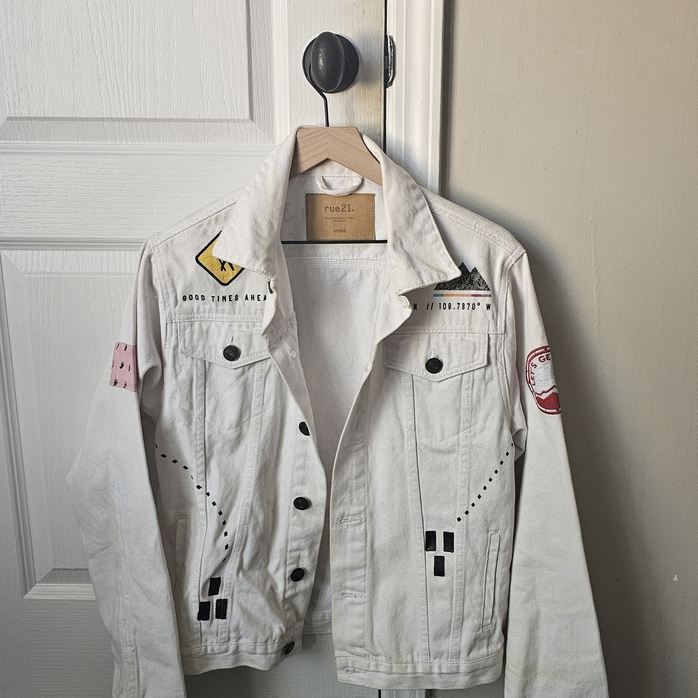 Rue21 White Denim Jacket with Graphic Patches